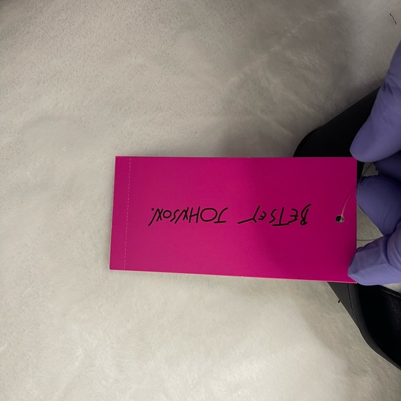 Betsey Johnson toiletries carrying case, NWT - Picture 9 of 10